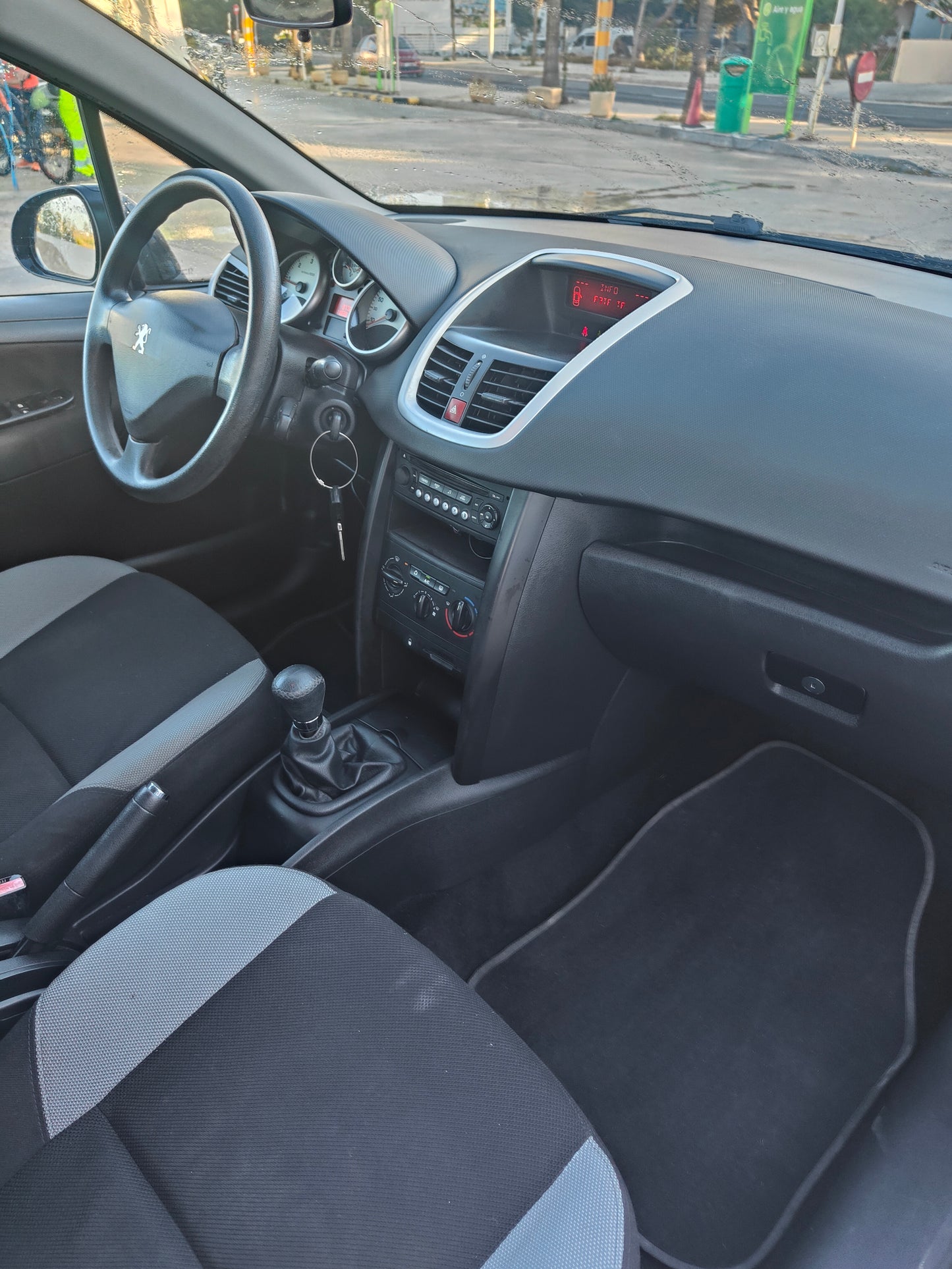 Peugeot 207 1.4 HDi