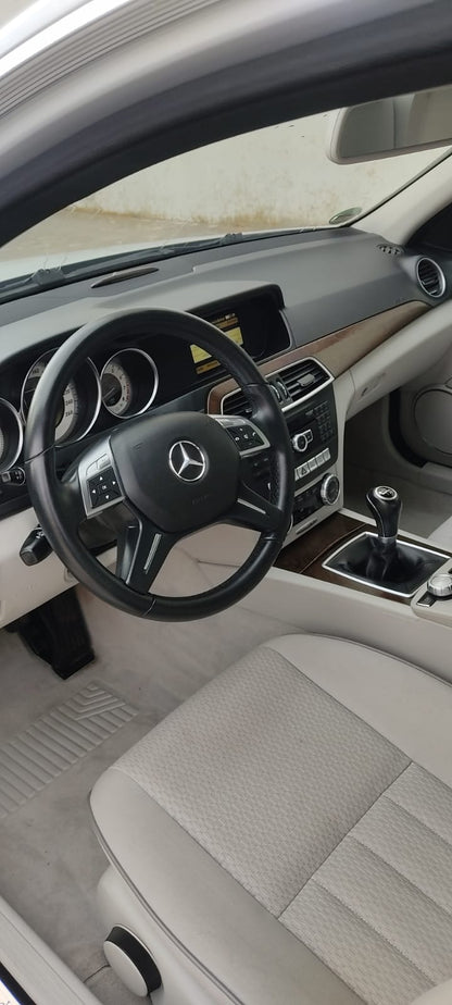 Mercedes Benz clase c180